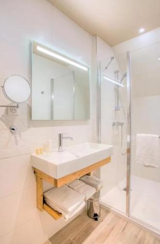Hotel Montaigne 3*