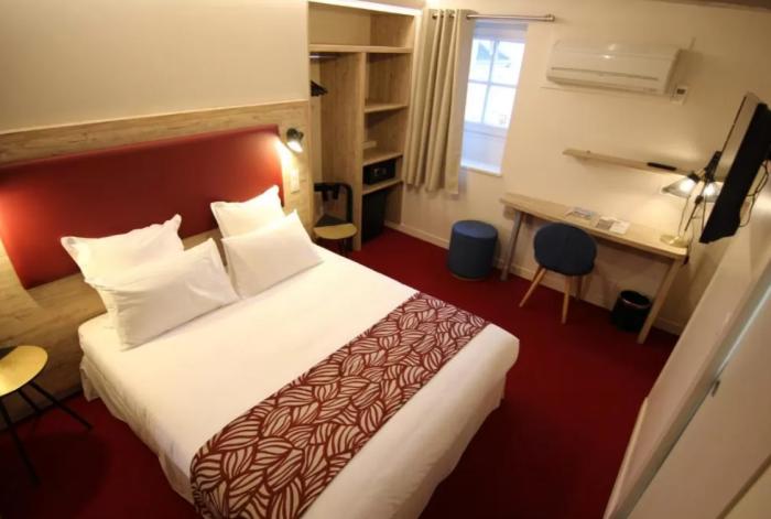 Montaigne Hotel