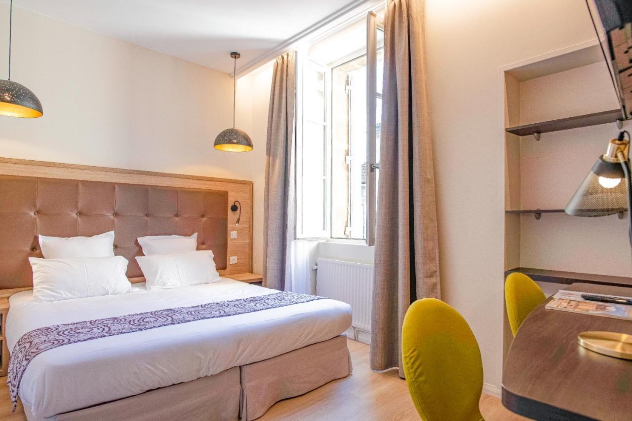 Montaigne 3*